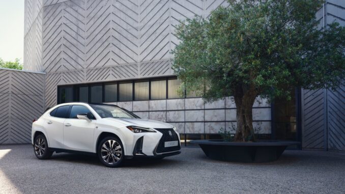 Lexus UX 250h F Sport 1