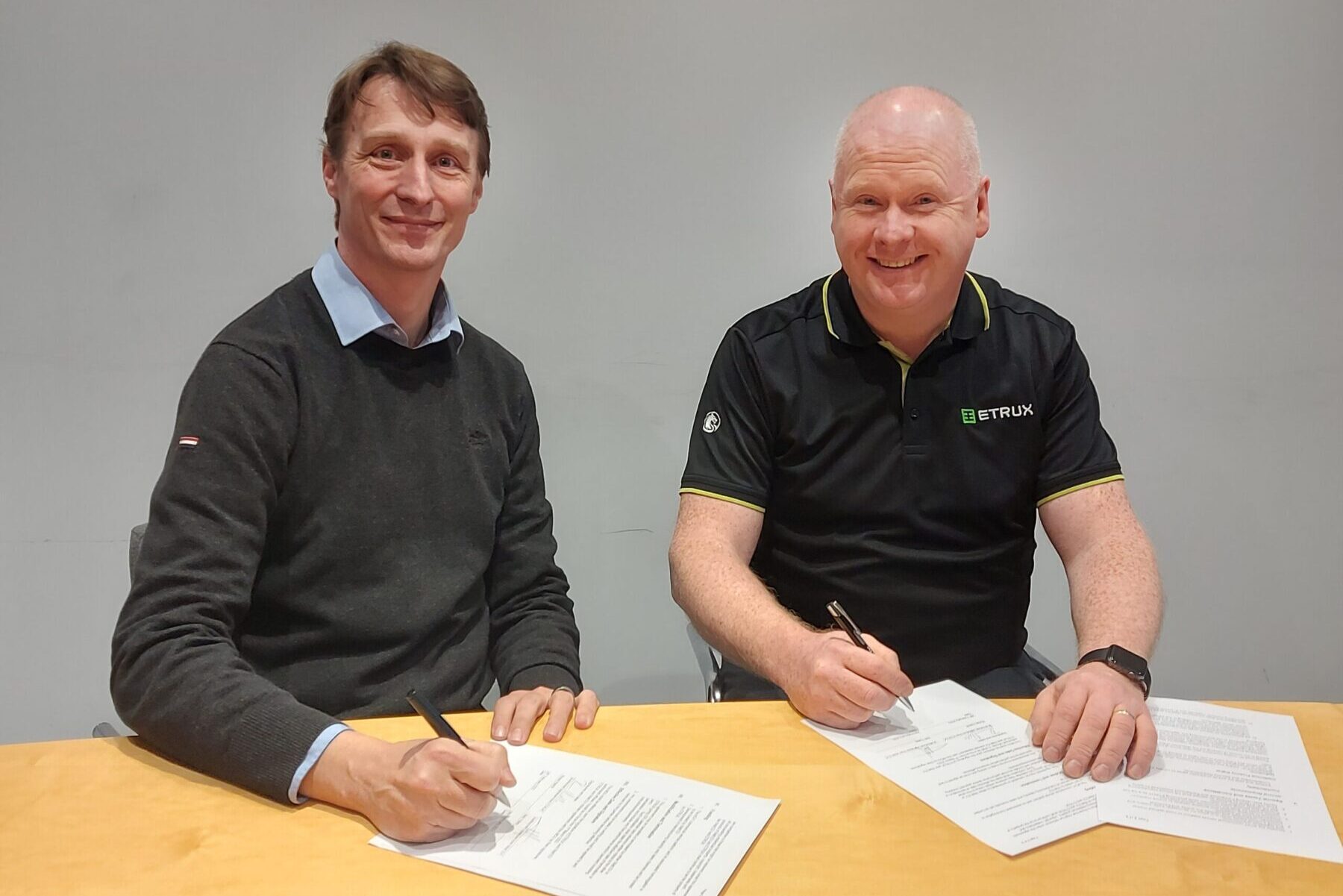 Neil Yates WEVC & Ronan Hamill of ETRUX MoU Signing