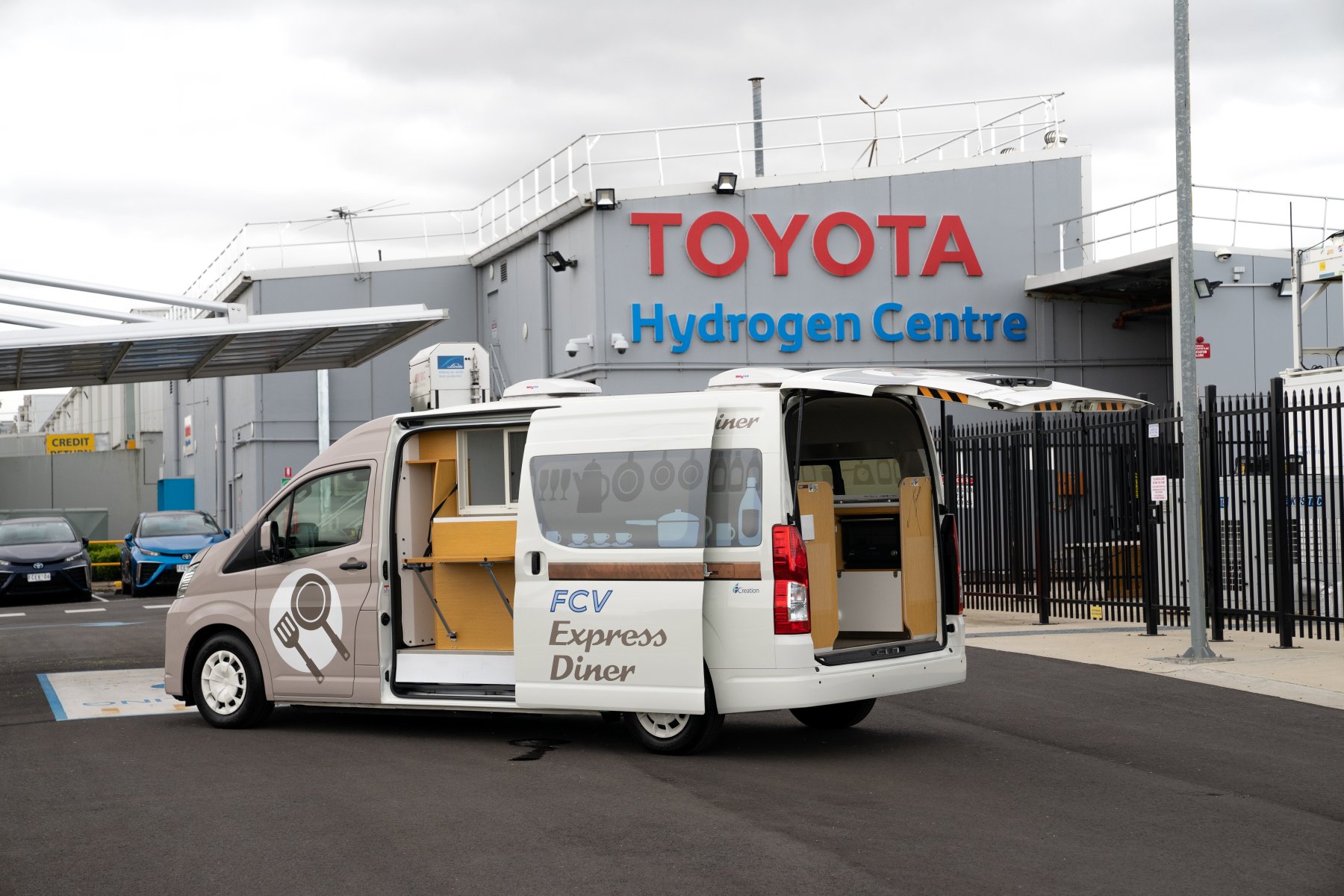 Toyota HFCEV Diner bus 