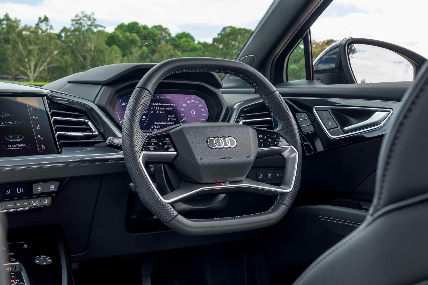 Audi Q4 e-tron sportback interior front 2