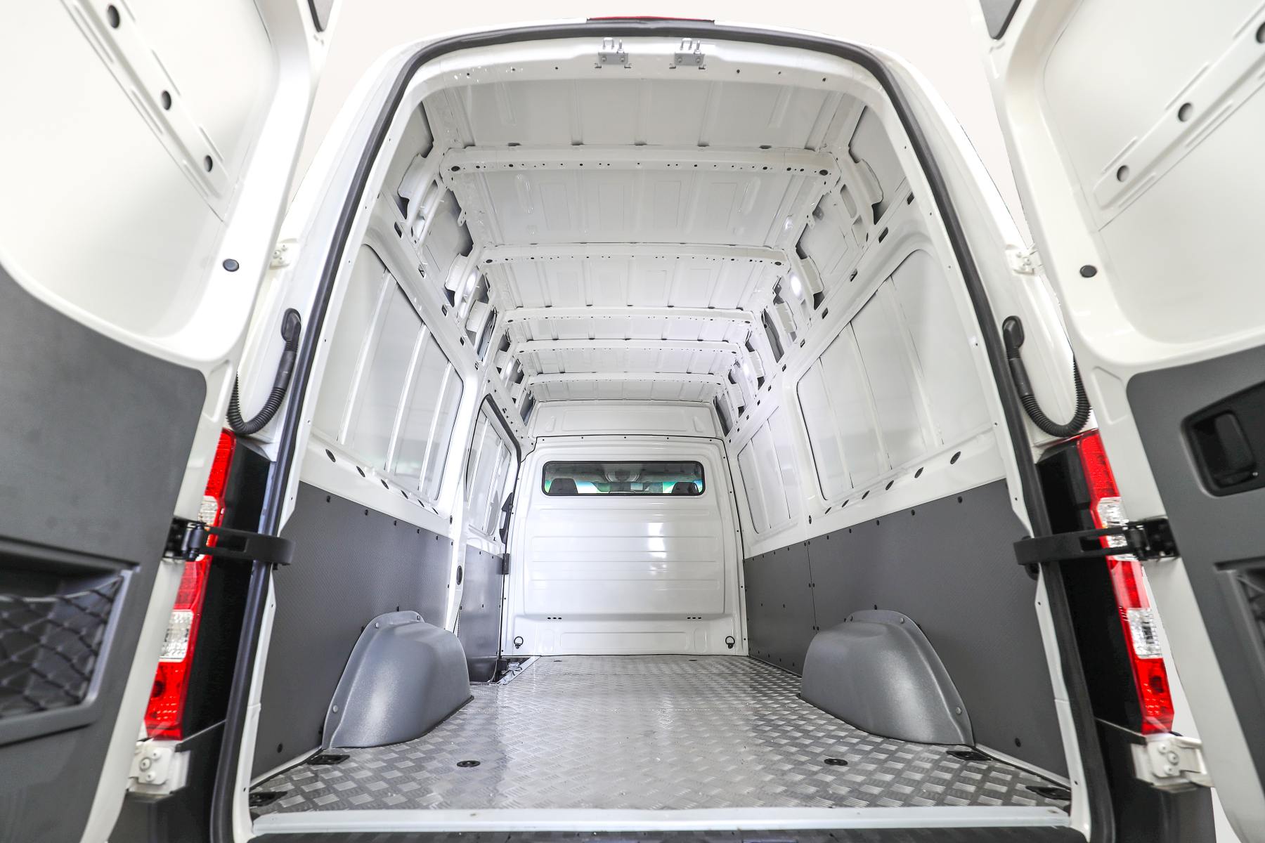 asiastar work van interior cargo area 1