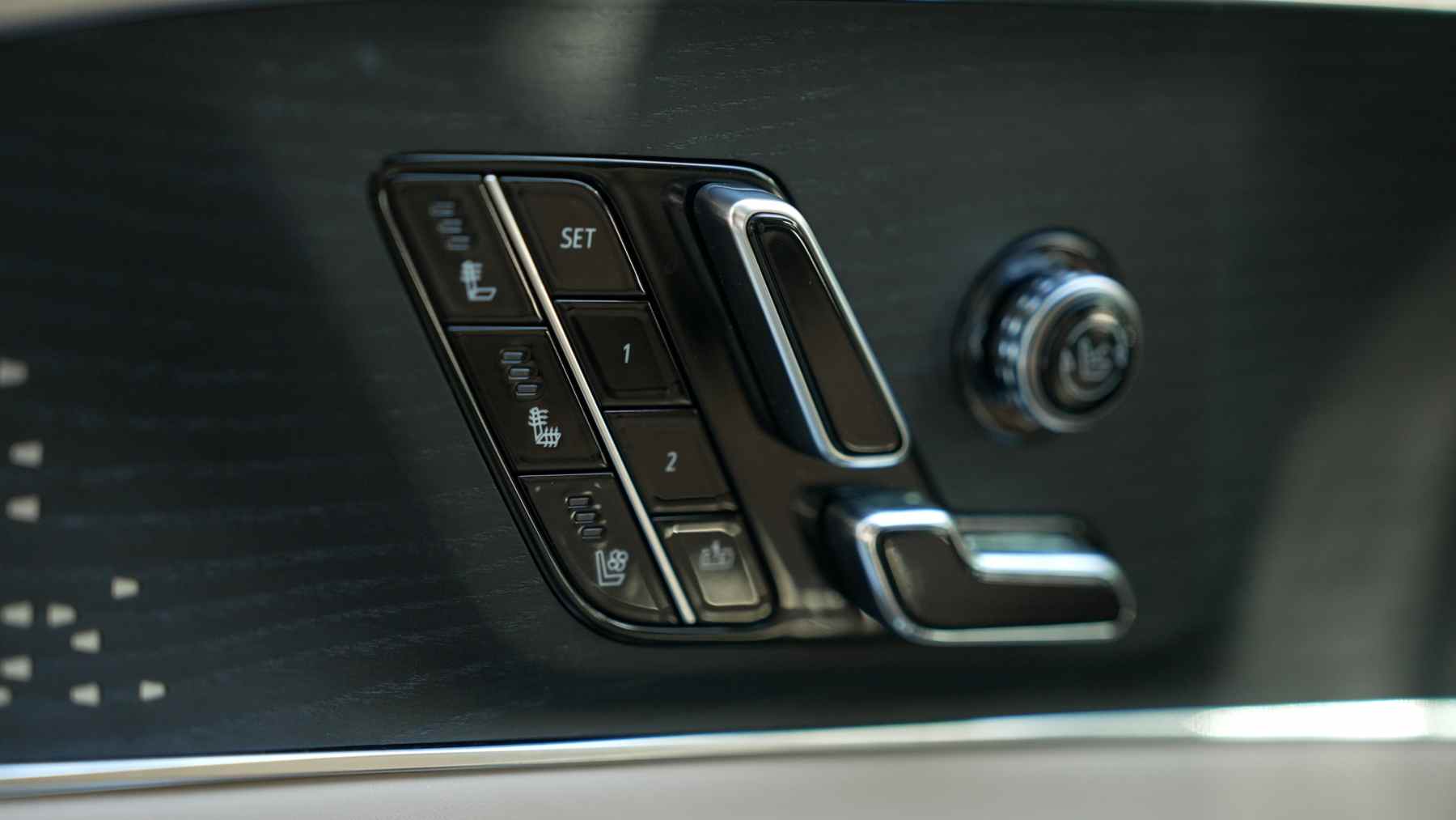 Cadillac-LYRIQ-interior-3