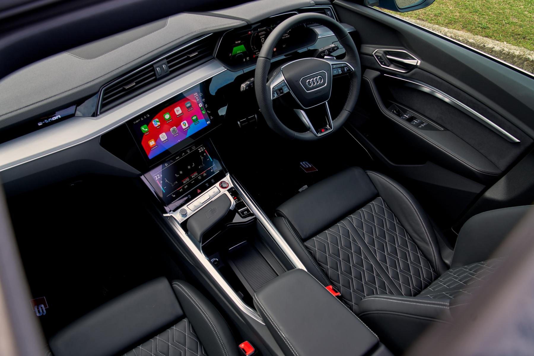 Audi SQ8 Sportback e-tron interior front 1