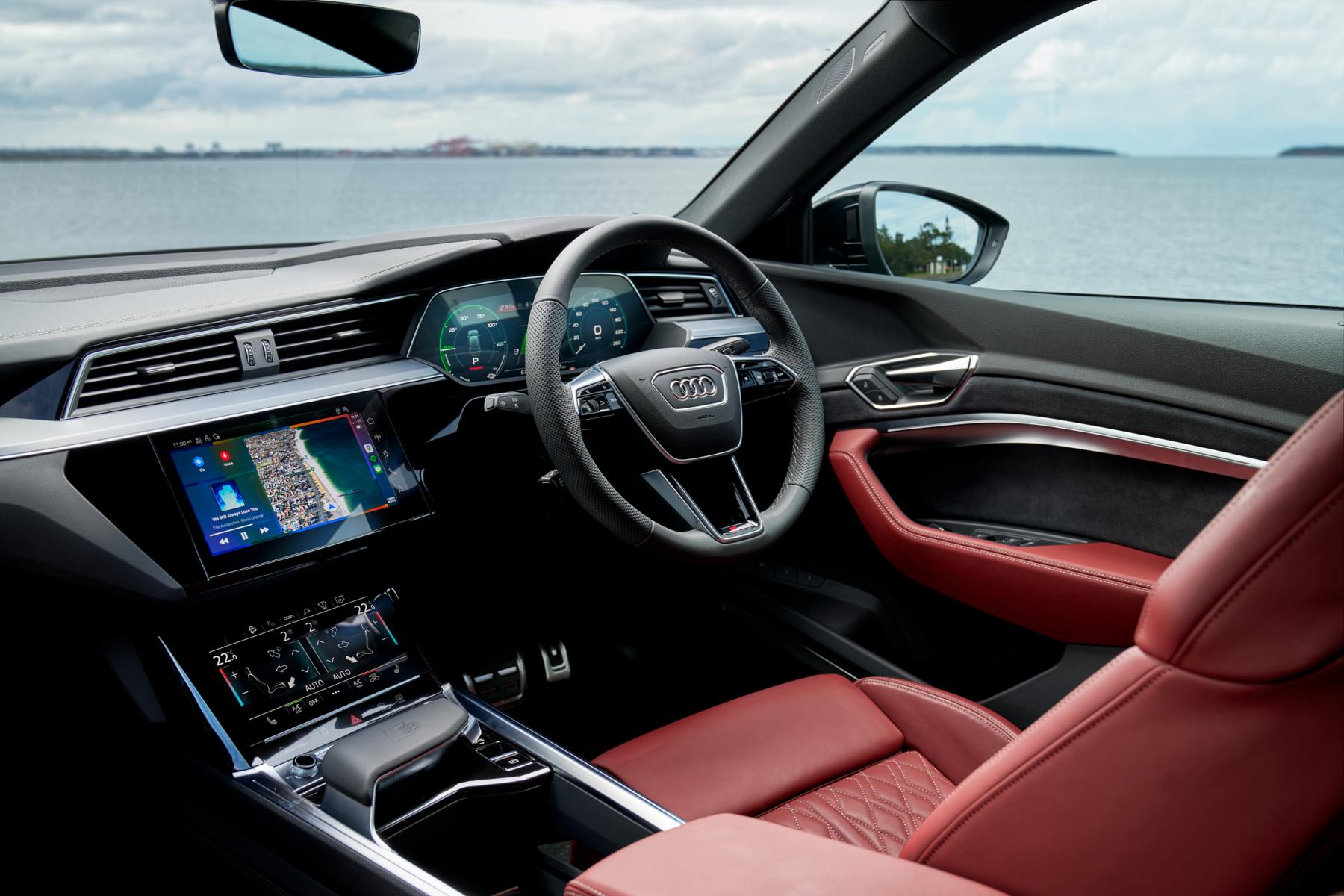 Audi SQ8 e-tron front interior 1