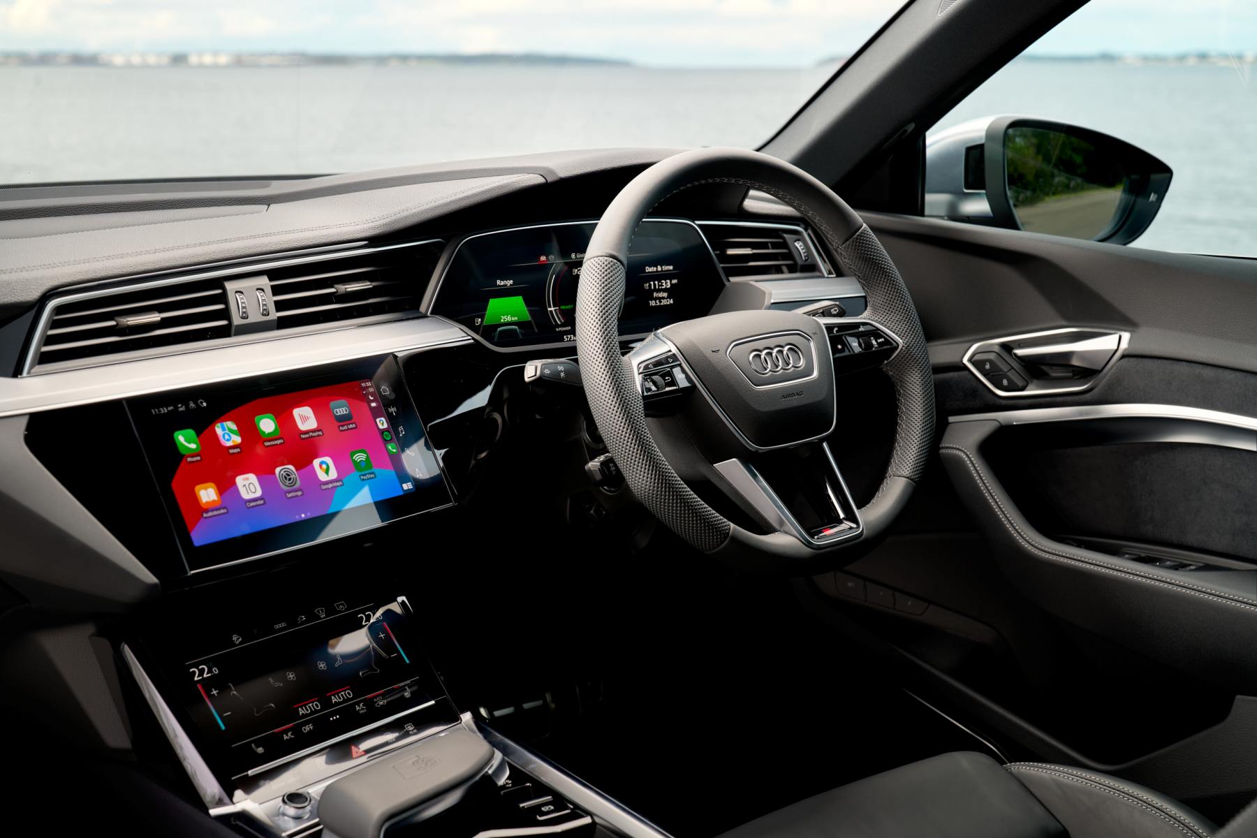 Audi SQ8 e-tron front interior 2