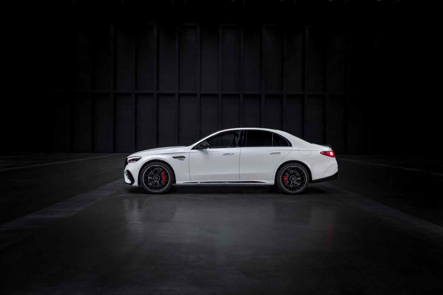 AMG E 53 HYBRID 4MATIC+ profile 1