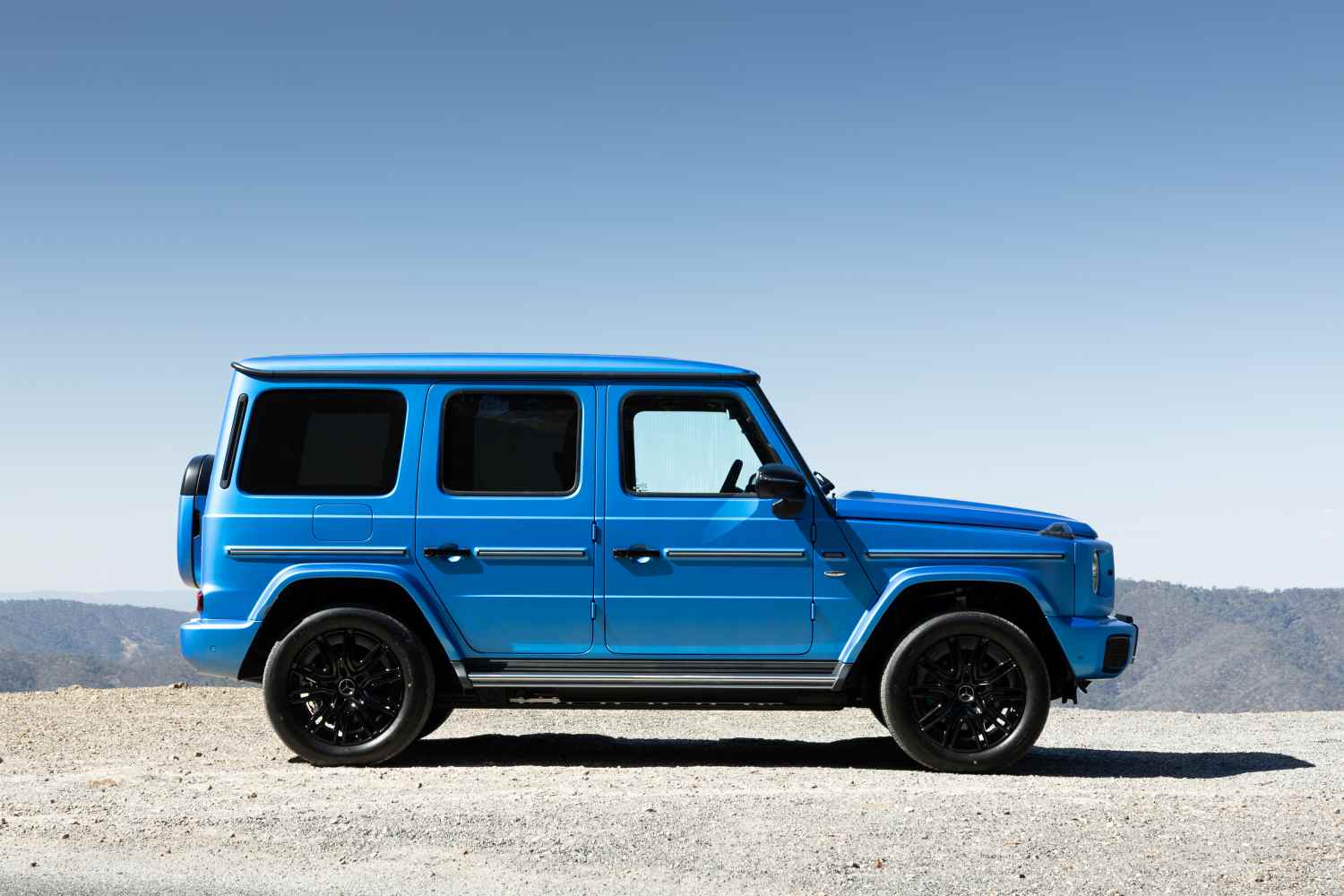 Mercedes-Benz_G580_005_HR