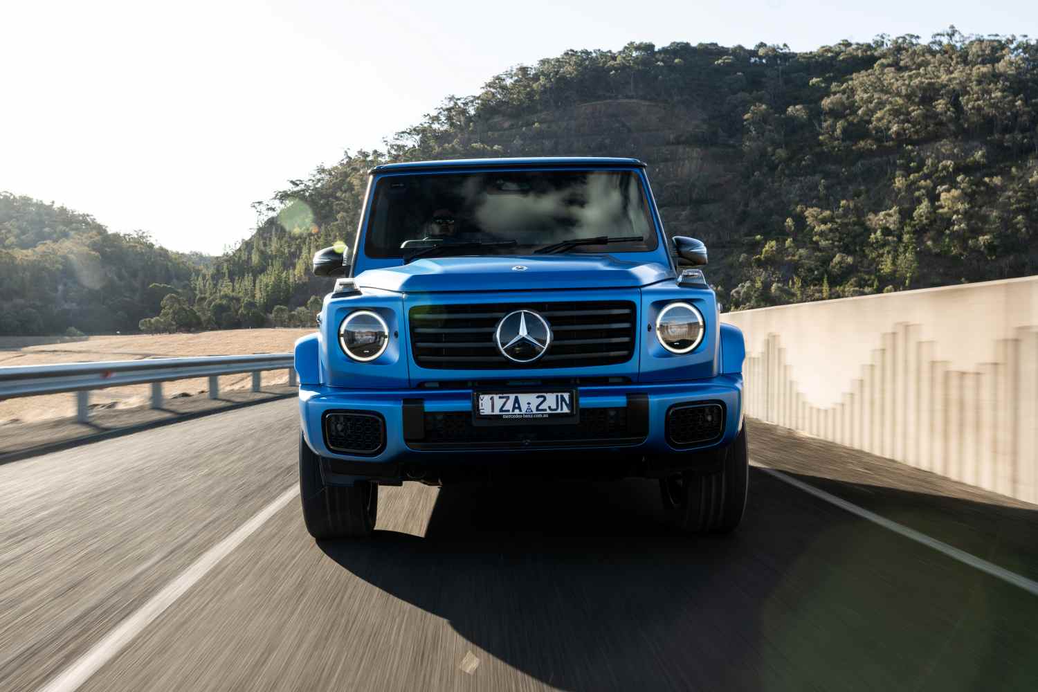 Mercedes-Benz_G580_031_HR