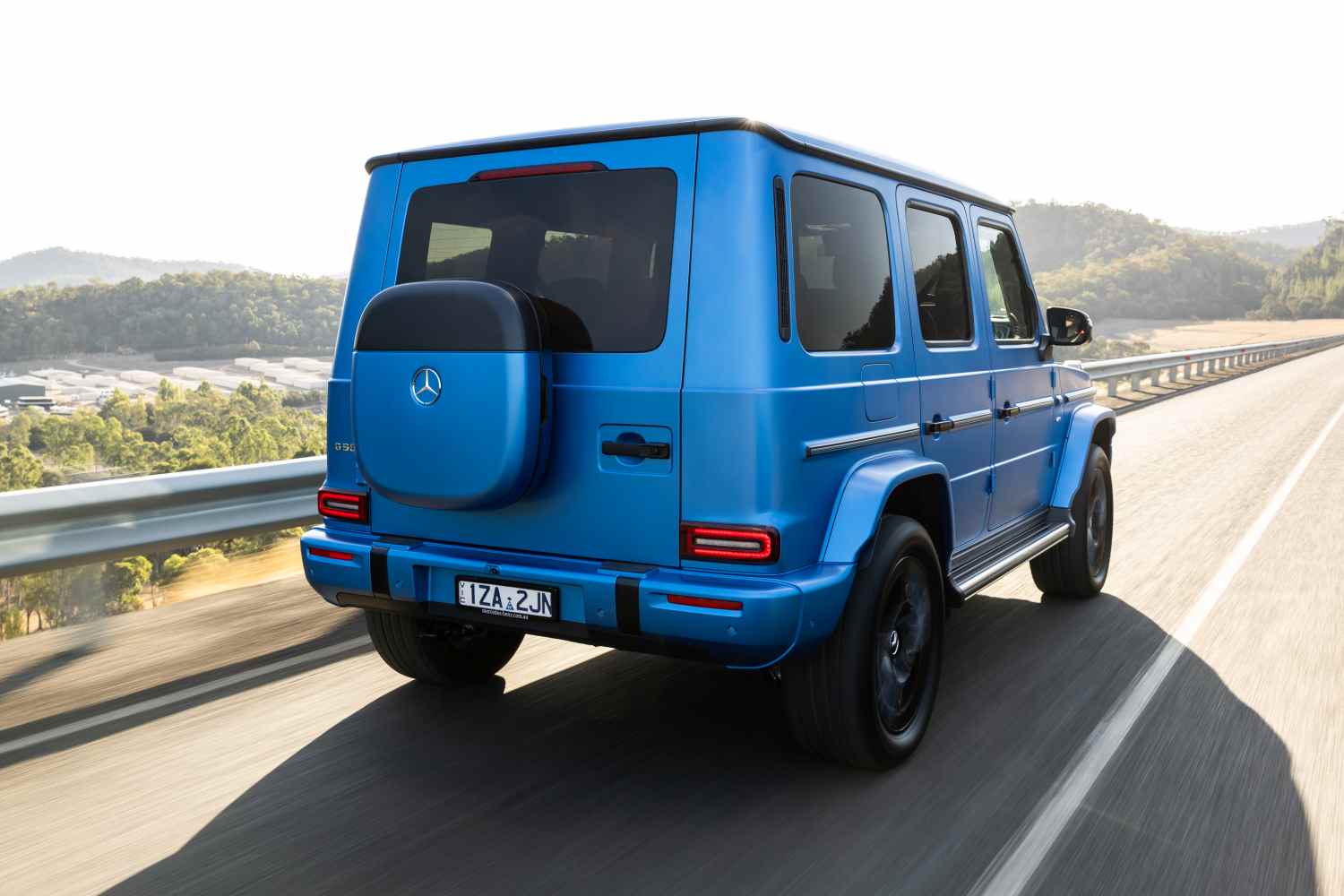 Mercedes-Benz_G580_033_HR